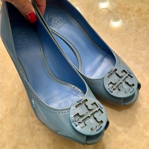 Tory Burch periwinkle blue peep toe wedge Size 8